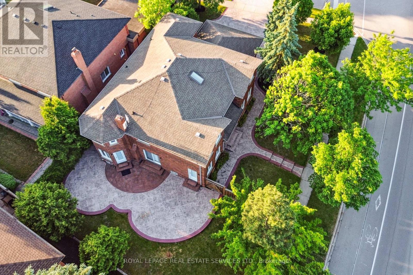 












2814 GUILFORD CRESCENT

,
Oakville,




Ontario
L6J6Z5

