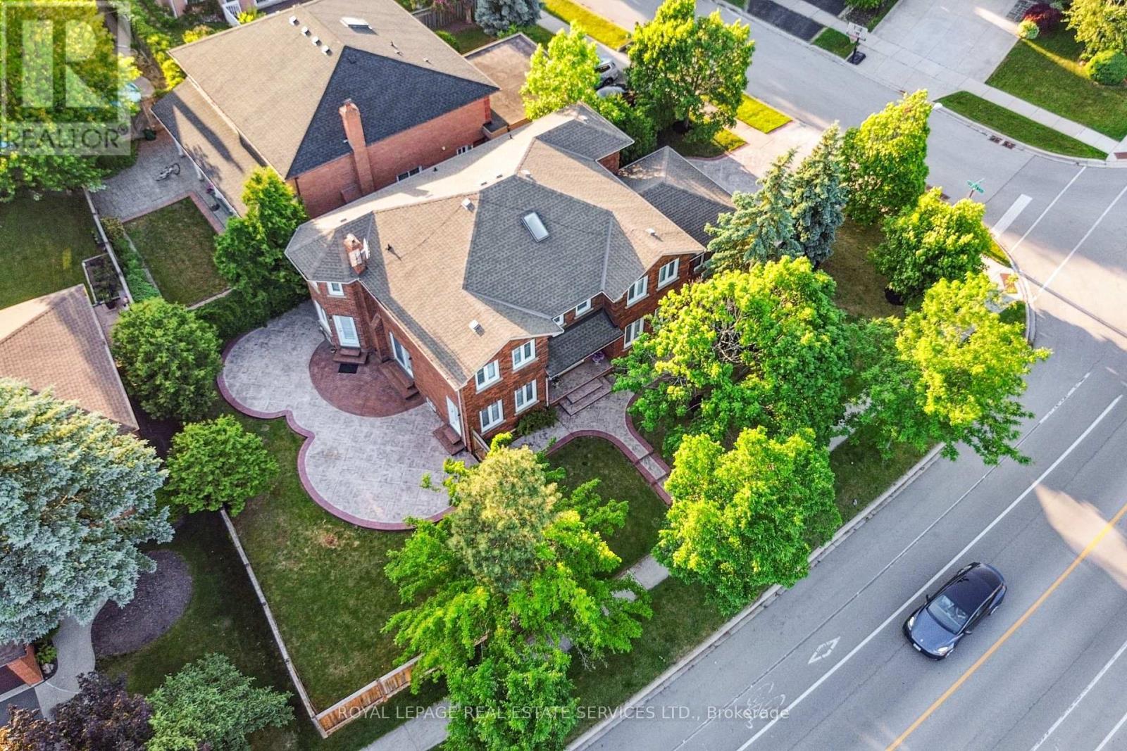 












2814 GUILFORD CRESCENT

,
Oakville,




Ontario
L6J6Z5

