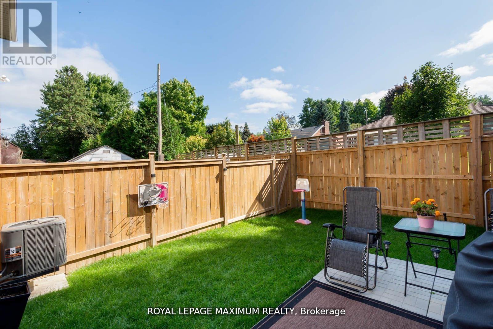 












8 - 31 TOWNLINE

,
Orangeville,




Ontario
L9W2K7

