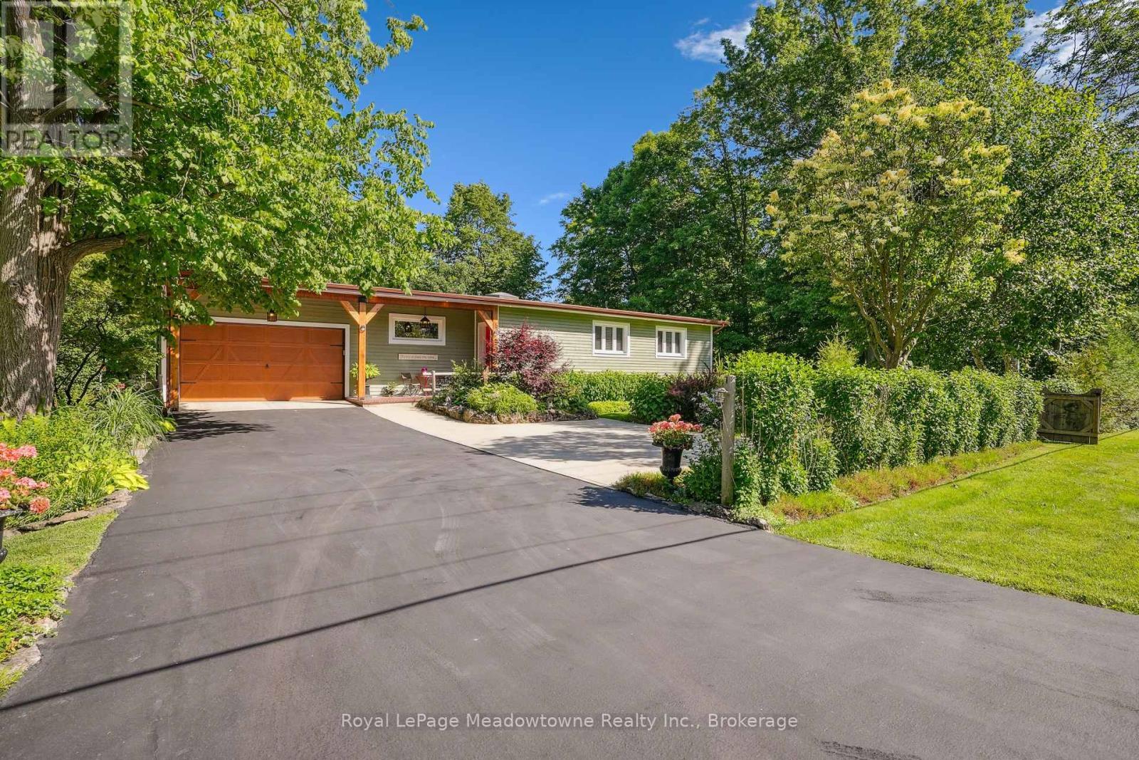 












9878 15 SIDE ROAD

,
Halton Hills (Rural Halton Hills),




Ontario
L9T2X9


