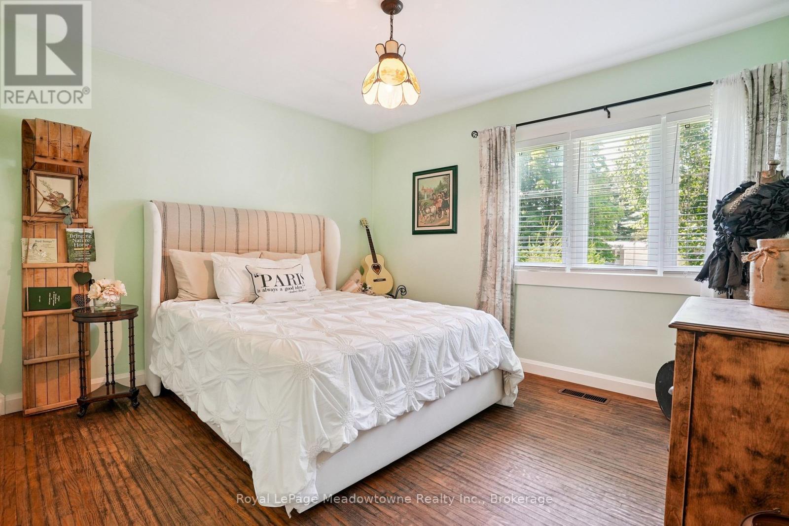 












9878 15 SIDE ROAD

,
Halton Hills (Rural Halton Hills),




Ontario
L9T2X9

