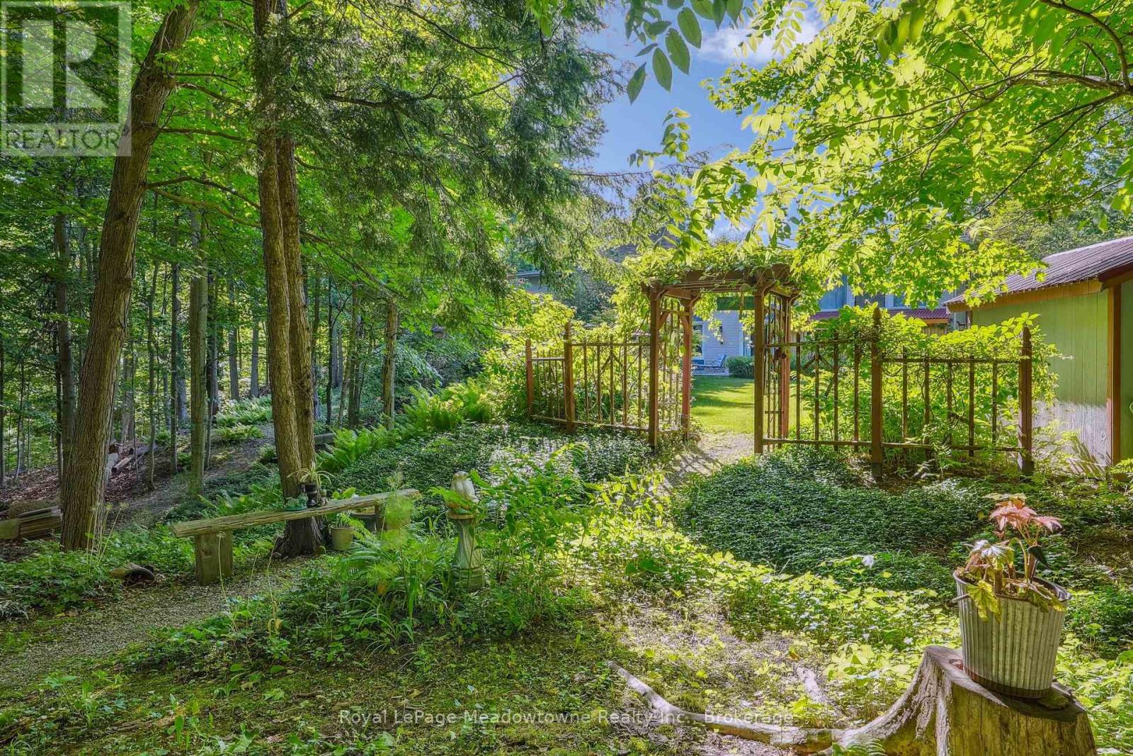 












9878 15 SIDE ROAD

,
Halton Hills (Rural Halton Hills),




Ontario
L9T2X9


