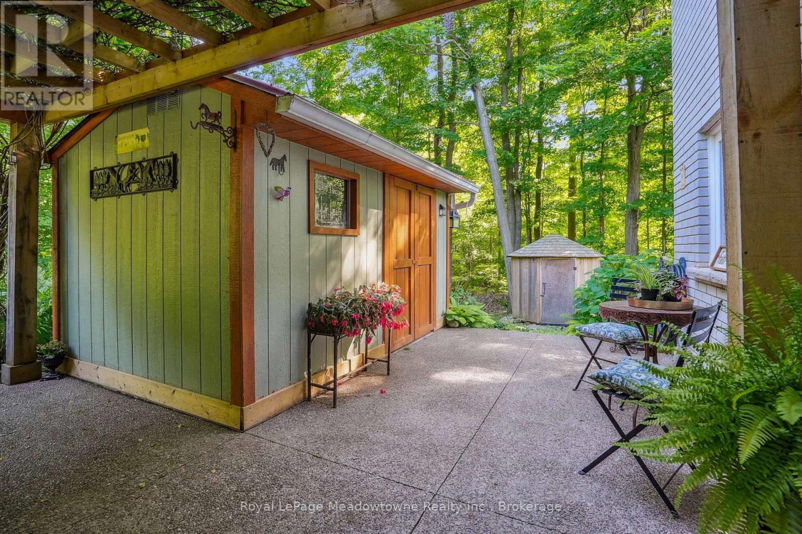 












9878 15 SIDE ROAD

,
Halton Hills (Rural Halton Hills),




Ontario
L9T2X9

