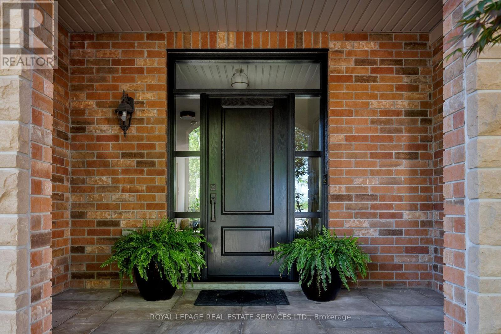 












2076 ROCHESTER CIRCLE

,
Oakville,




Ontario
L6M5E2


