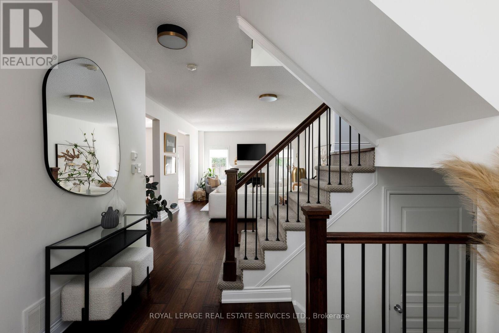 












2076 ROCHESTER CIRCLE

,
Oakville,




Ontario
L6M5E2

