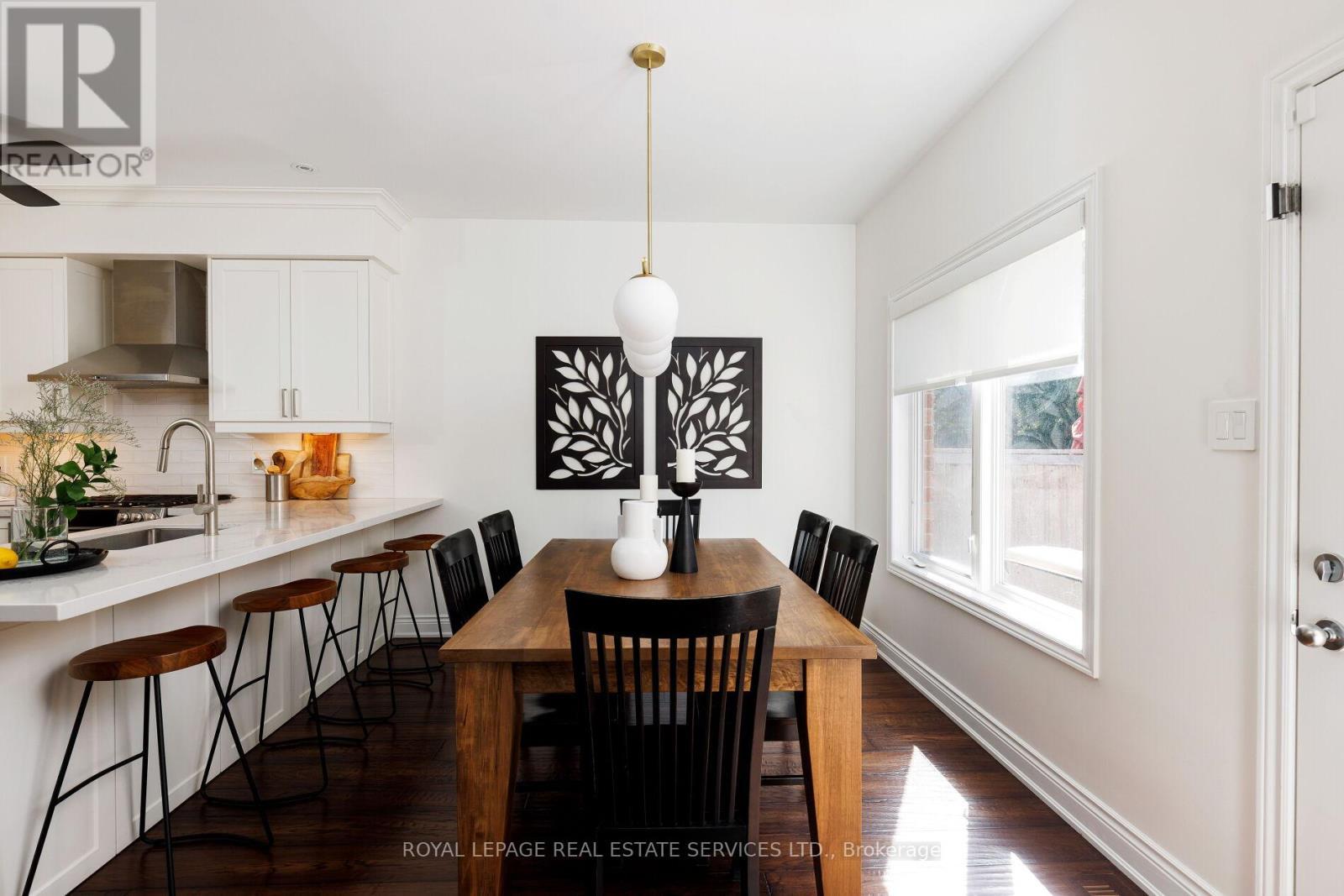 












2076 ROCHESTER CIRCLE

,
Oakville,




Ontario
L6M5E2


