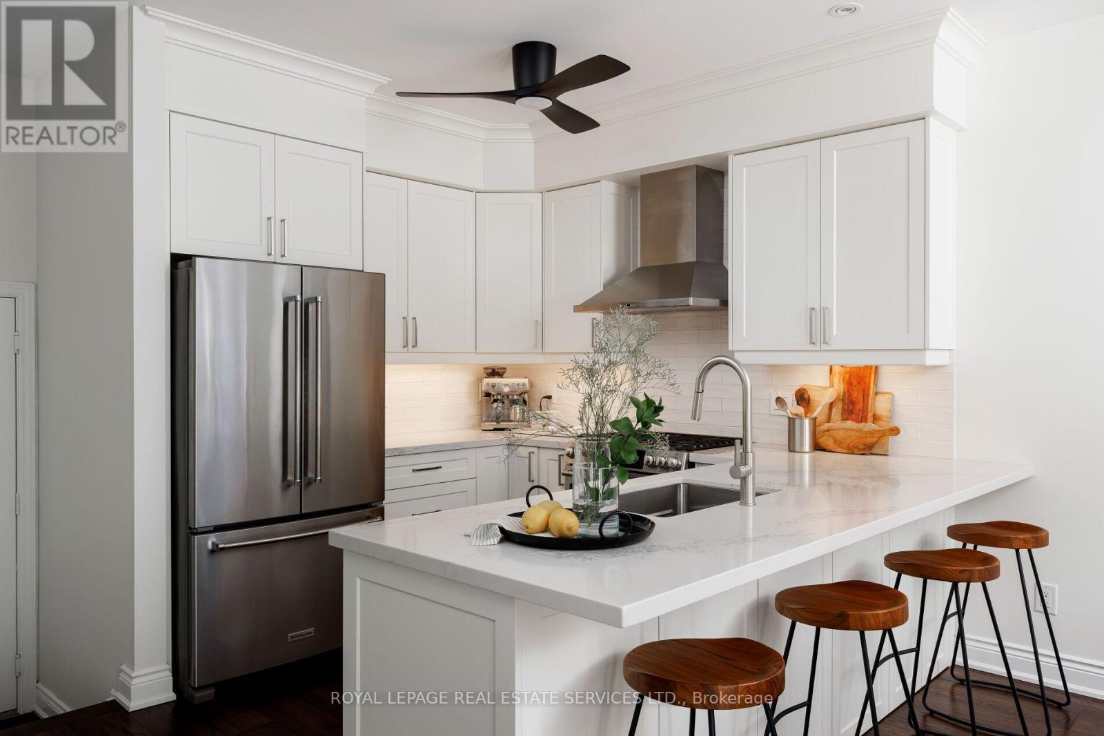 












2076 ROCHESTER CIRCLE

,
Oakville,




Ontario
L6M5E2

