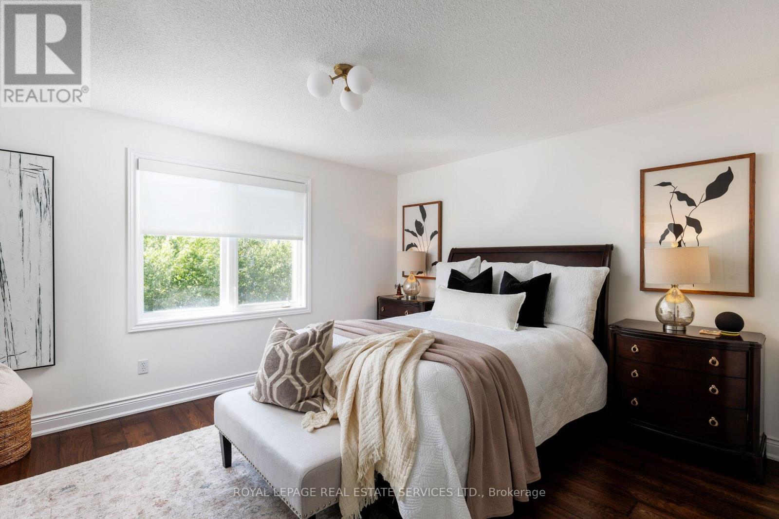 












2076 ROCHESTER CIRCLE

,
Oakville,




Ontario
L6M5E2

