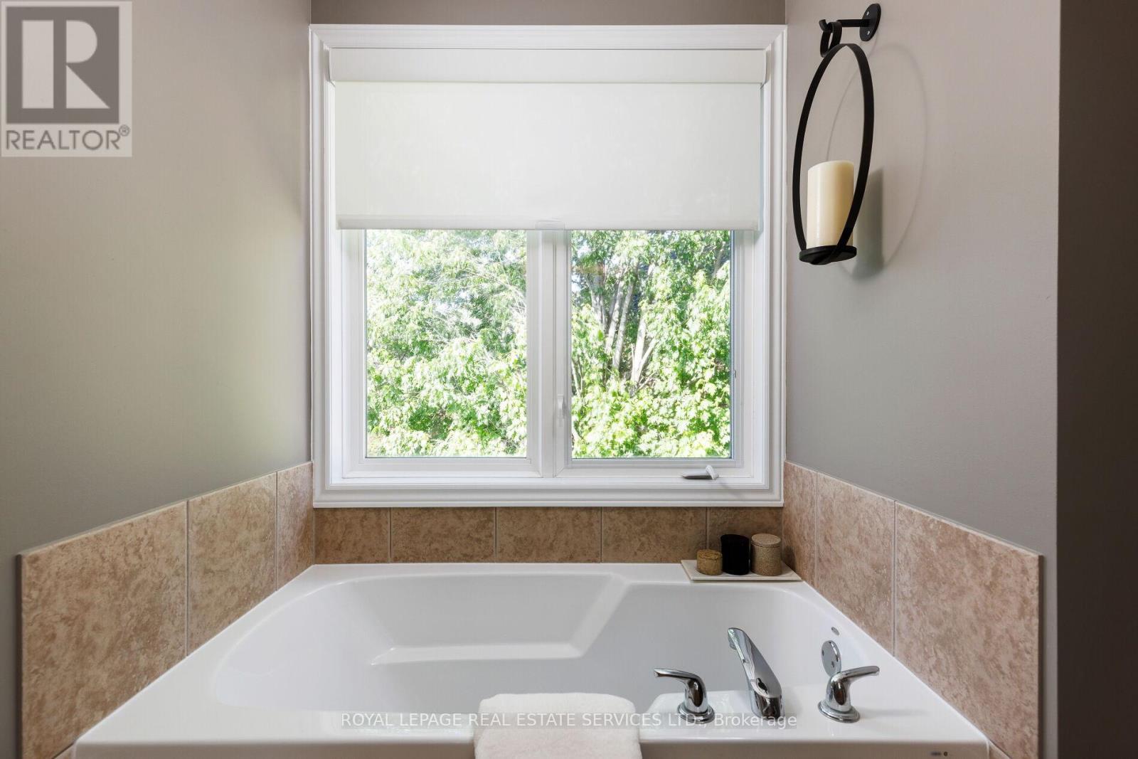 












2076 ROCHESTER CIRCLE

,
Oakville,




Ontario
L6M5E2

