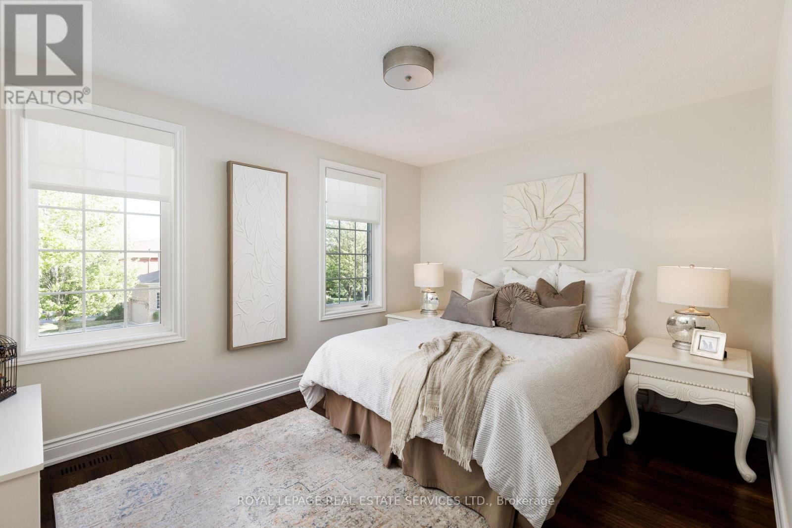 












2076 ROCHESTER CIRCLE

,
Oakville,




Ontario
L6M5E2

