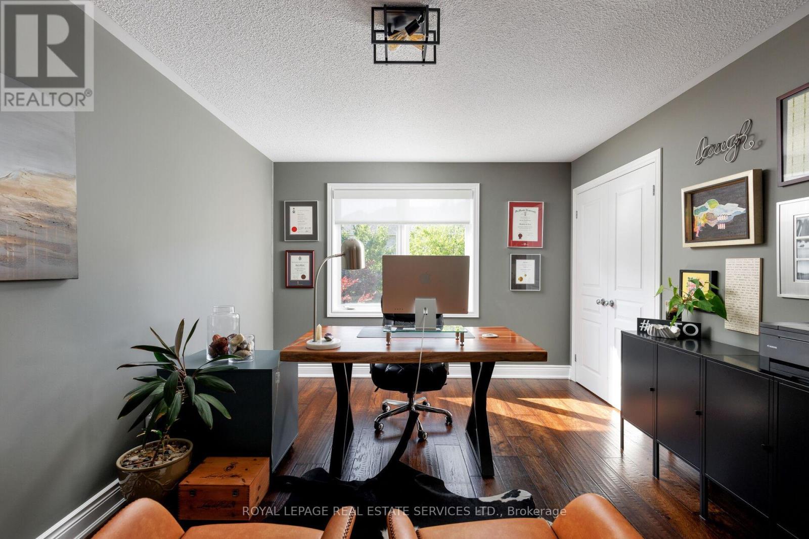 












2076 ROCHESTER CIRCLE

,
Oakville,




Ontario
L6M5E2

