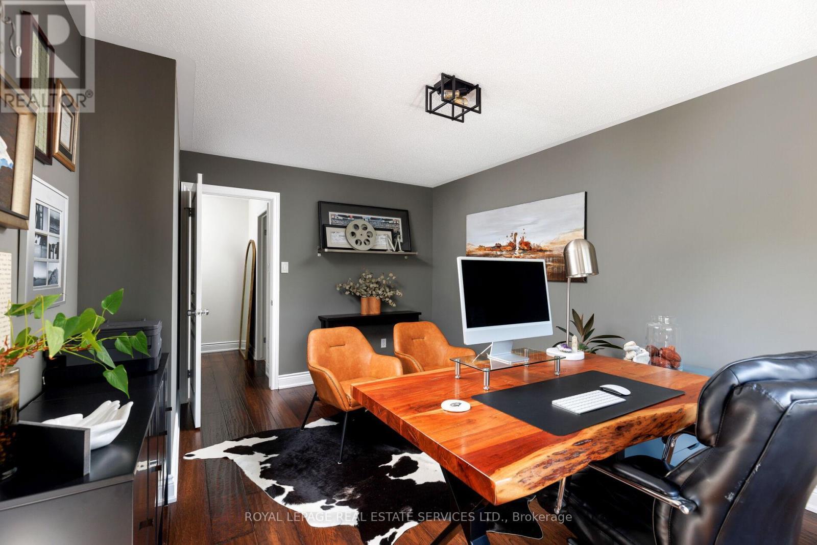 












2076 ROCHESTER CIRCLE

,
Oakville,




Ontario
L6M5E2

