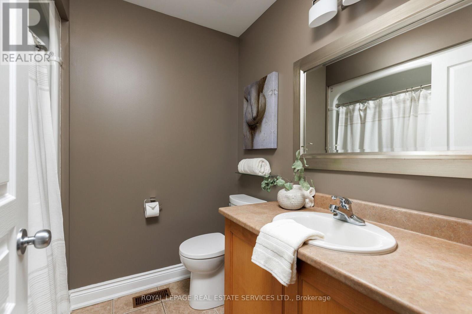 












2076 ROCHESTER CIRCLE

,
Oakville,




Ontario
L6M5E2

