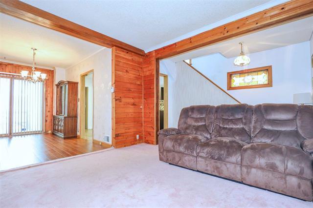 









646


Walker

AVE,
Winnipeg,




MB
R3L 1C5

