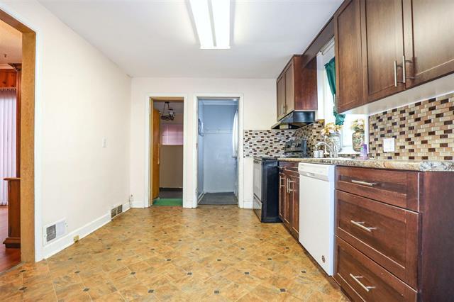 









646


Walker

AVE,
Winnipeg,




MB
R3L 1C5


