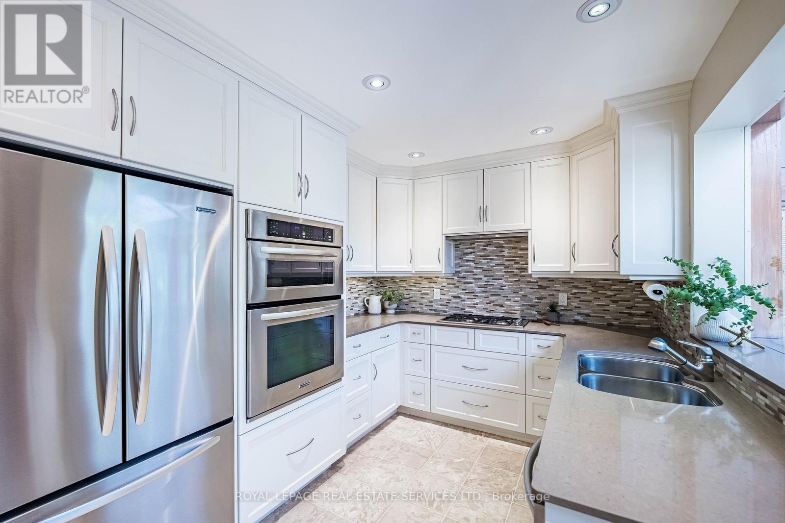 












74 PRINCE GEORGE DRIVE

,
Toronto,




Ontario
M9A1Y6

