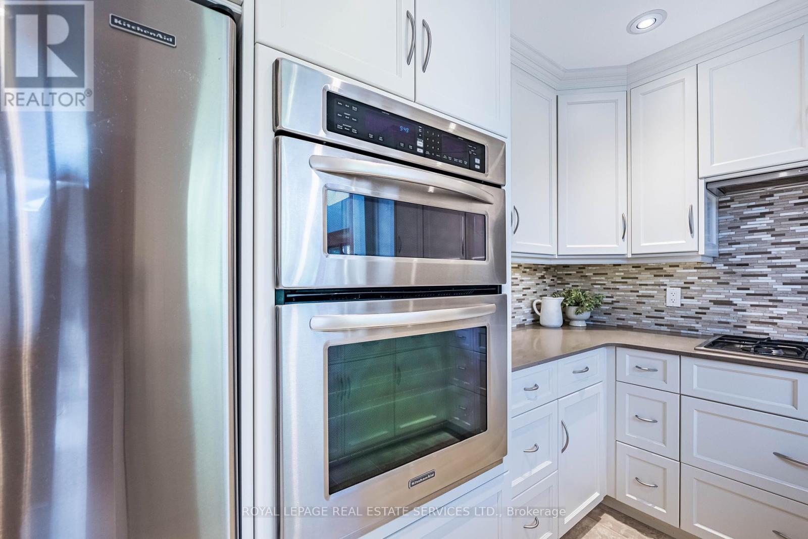 












74 PRINCE GEORGE DRIVE

,
Toronto,




Ontario
M9A1Y6


