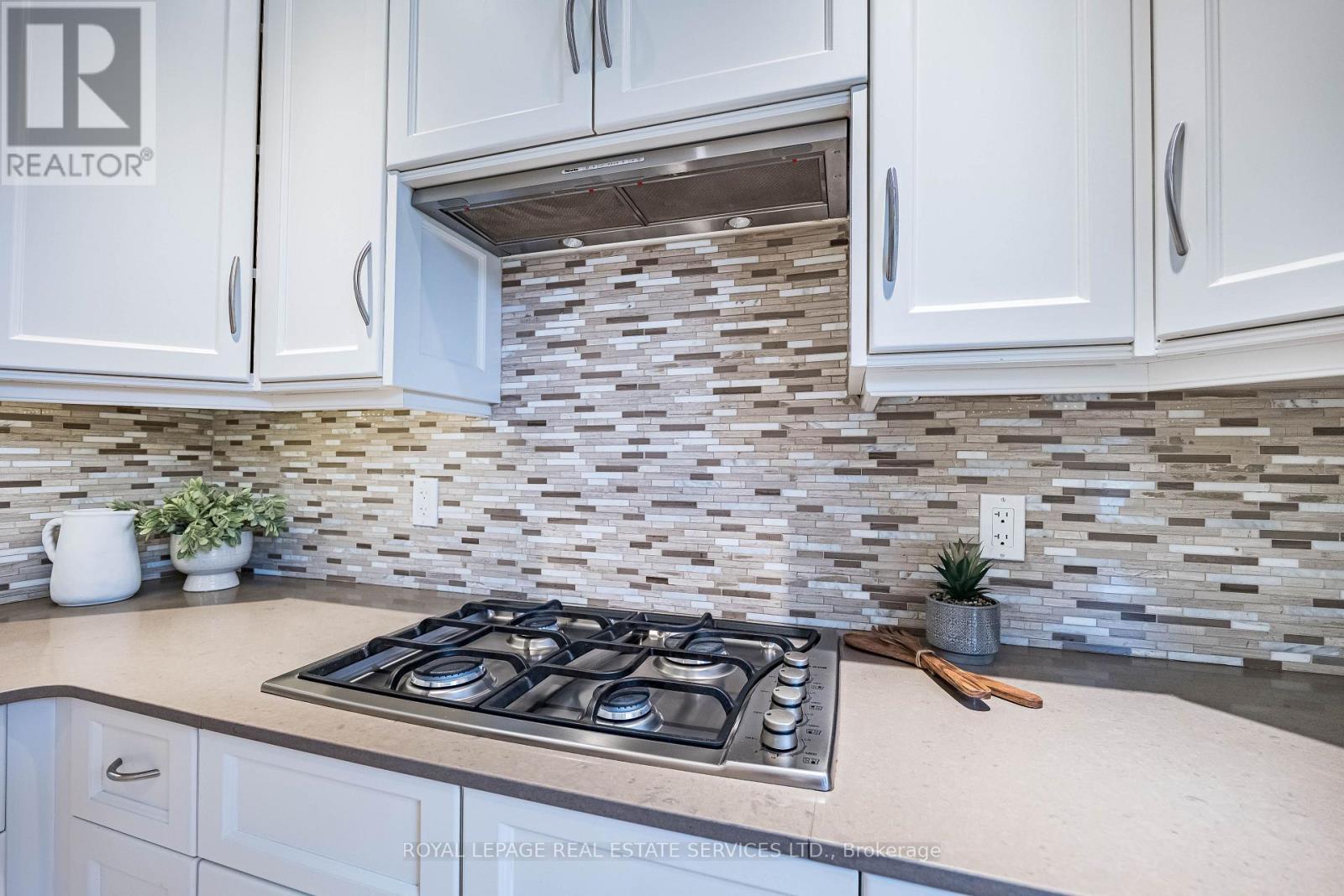 












74 PRINCE GEORGE DRIVE

,
Toronto,




Ontario
M9A1Y6

