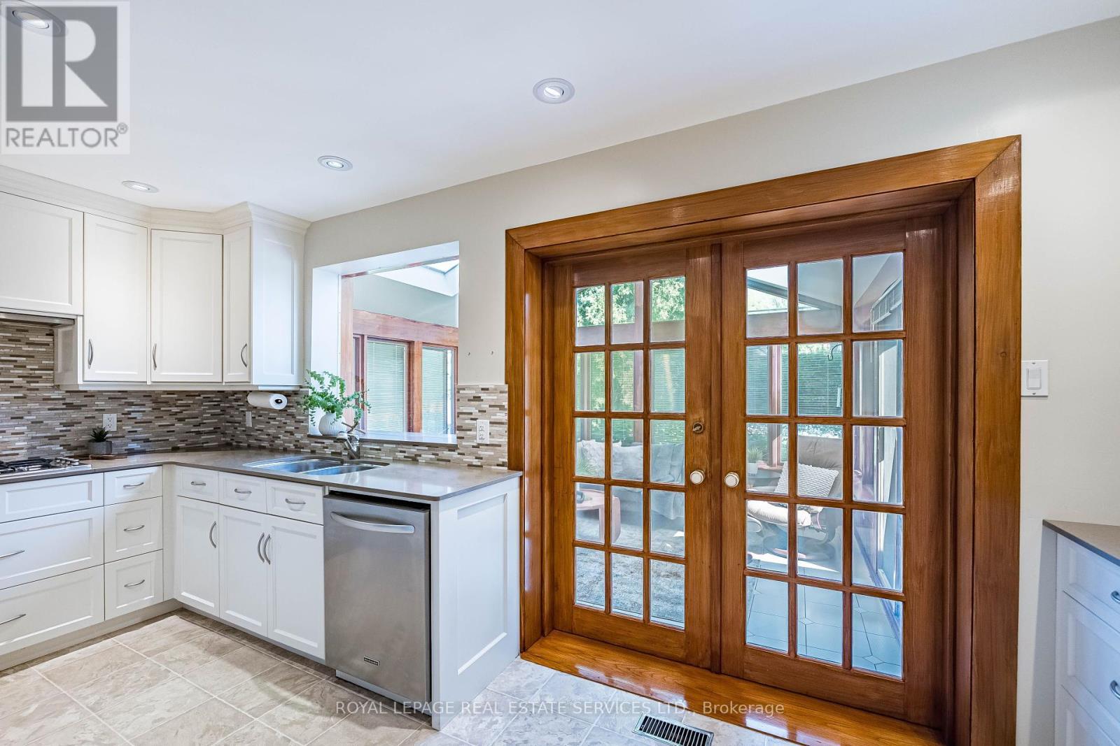 












74 PRINCE GEORGE DRIVE

,
Toronto,




Ontario
M9A1Y6

