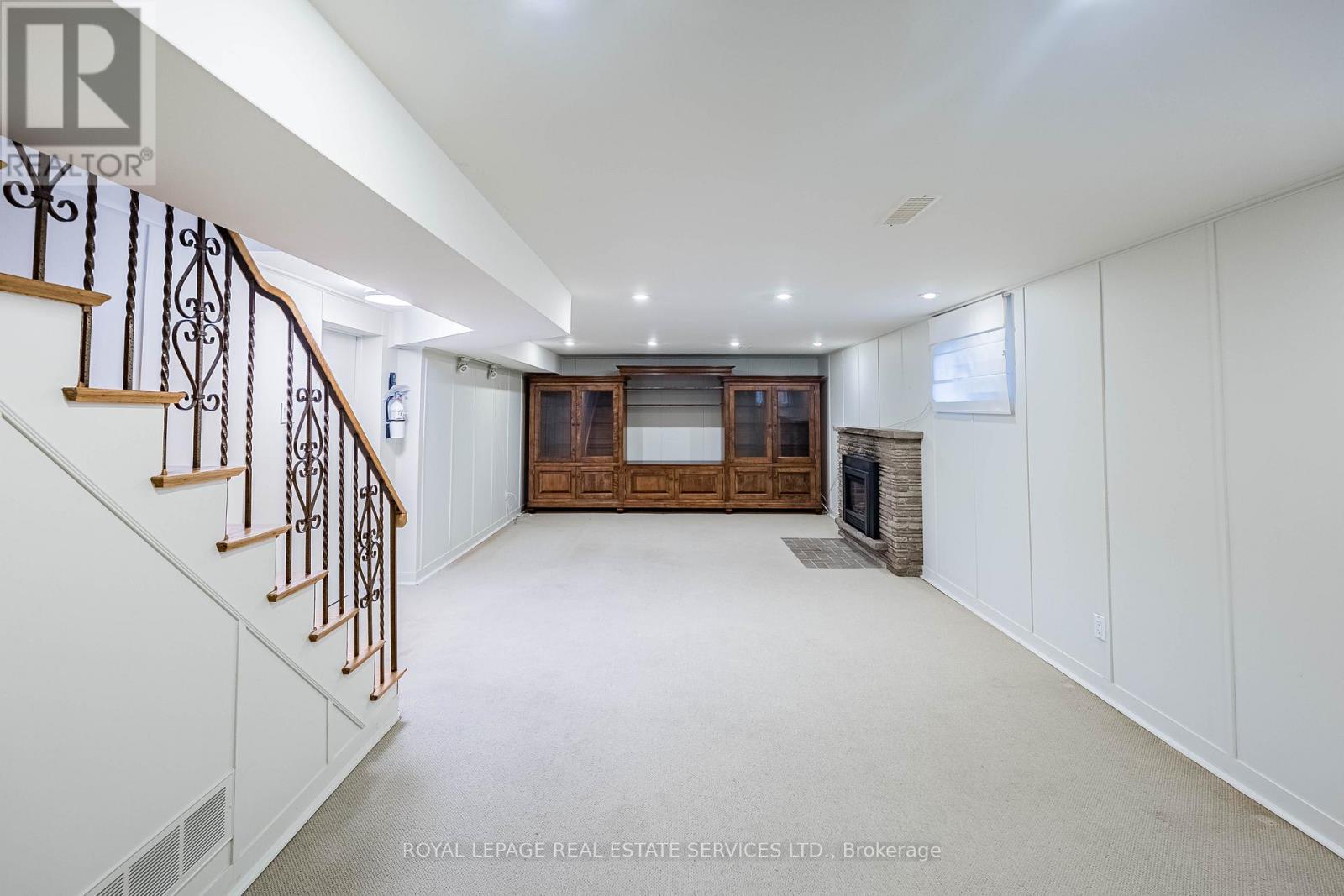 












74 PRINCE GEORGE DRIVE

,
Toronto,




Ontario
M9A1Y6


