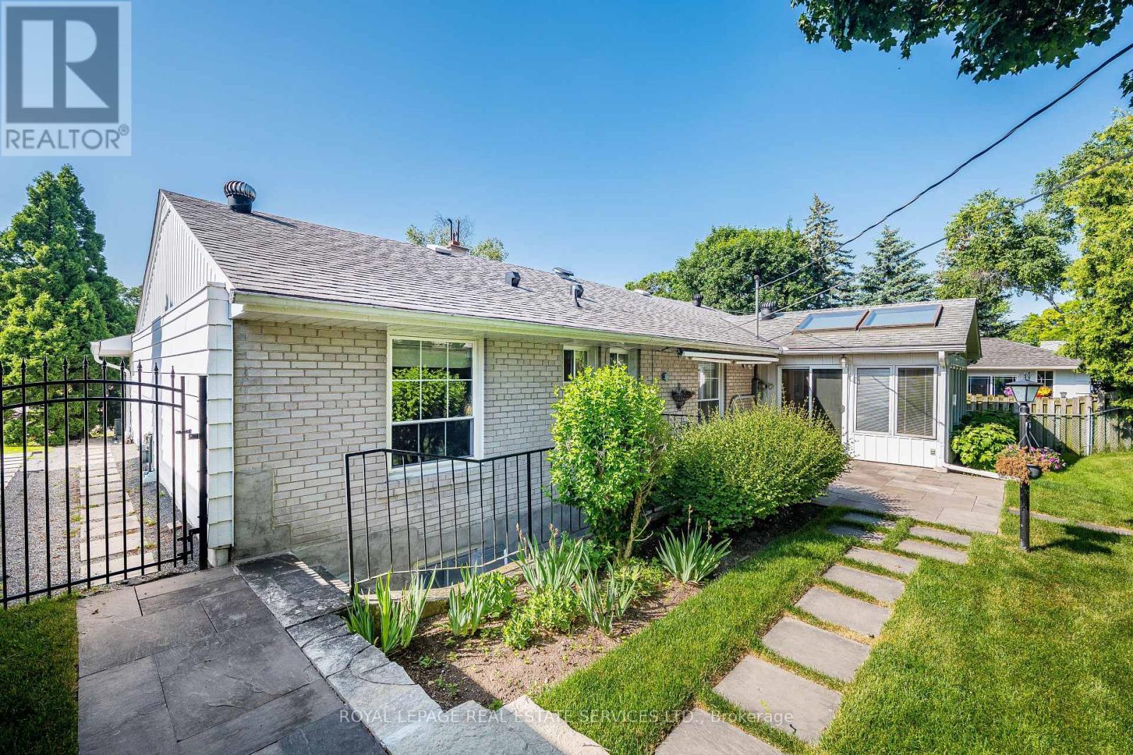 












74 PRINCE GEORGE DRIVE

,
Toronto,




Ontario
M9A1Y6

