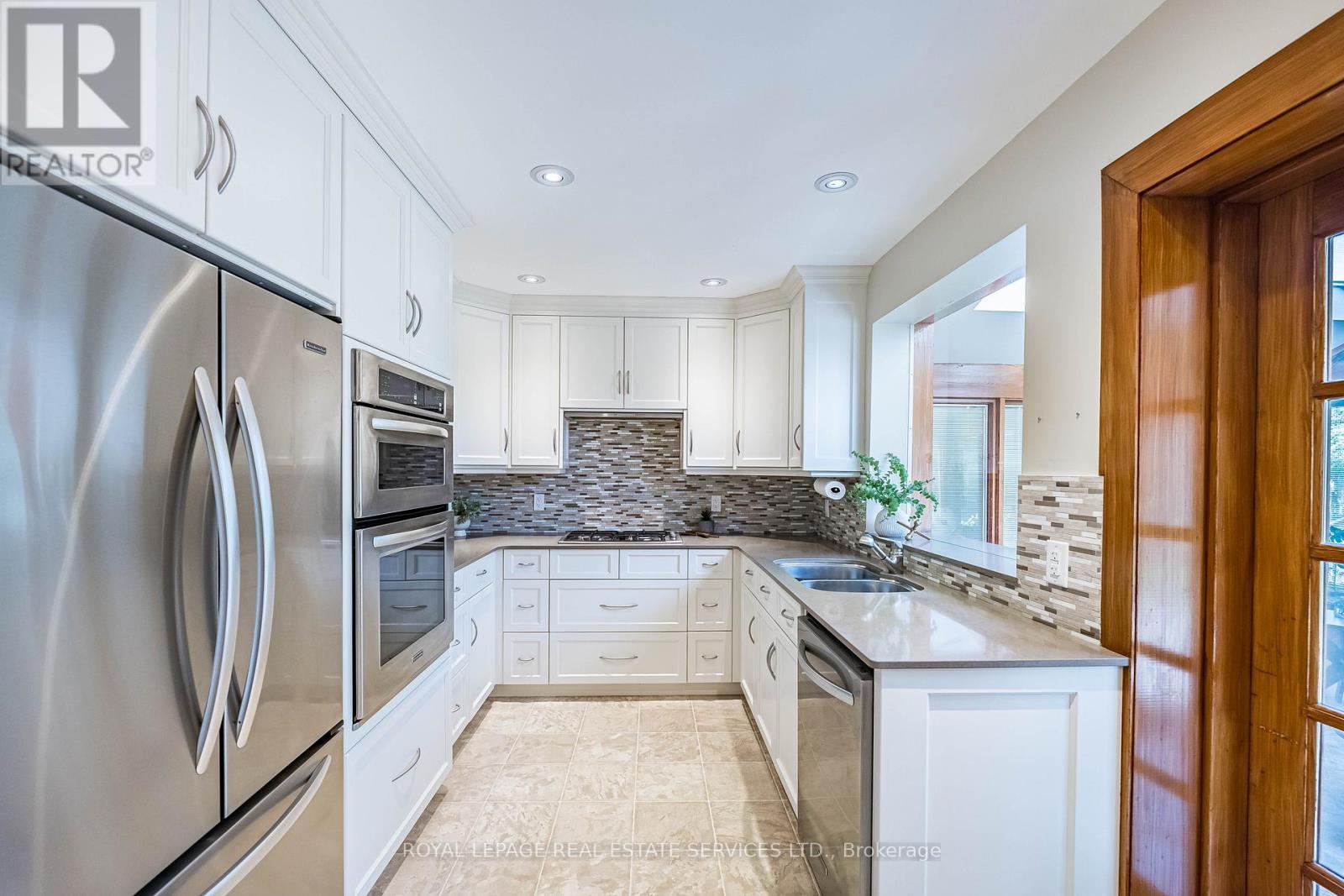 












74 PRINCE GEORGE DRIVE

,
Toronto,




Ontario
M9A1Y6

