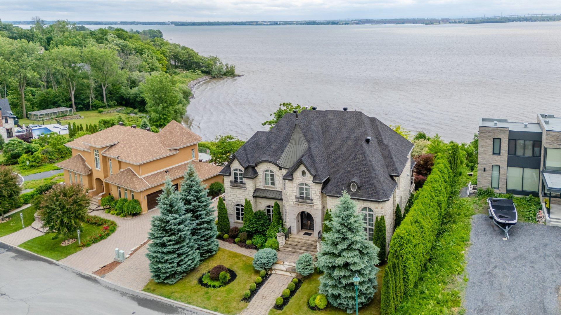 









30


Rue Simone-De Beauvoir

,
Notre-Dame-de-l'Île-Perrot,




QC
J7V8P4

