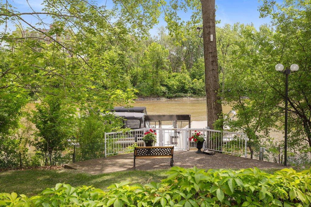 









4300


Place des Cageux

, 1106,
Laval (Chomedey),




QC
H7W4Z3

