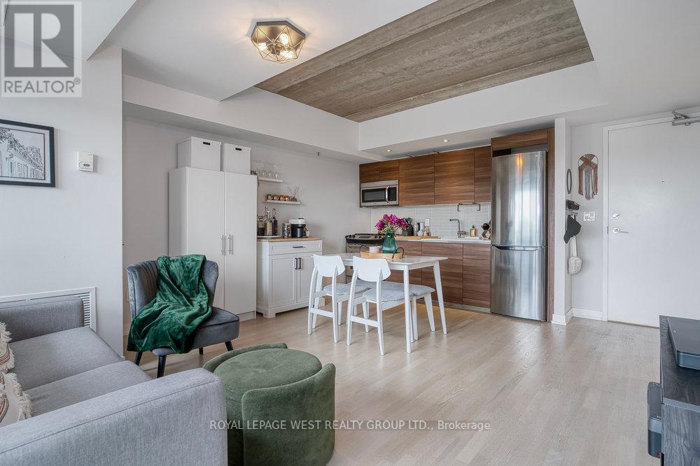 












301 - 51 LADY BANK ROAD

,
Toronto,




Ontario
M8Z0C9

