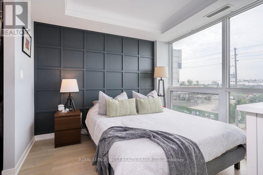 












301 - 51 LADY BANK ROAD

,
Toronto,




Ontario
M8Z0C9

