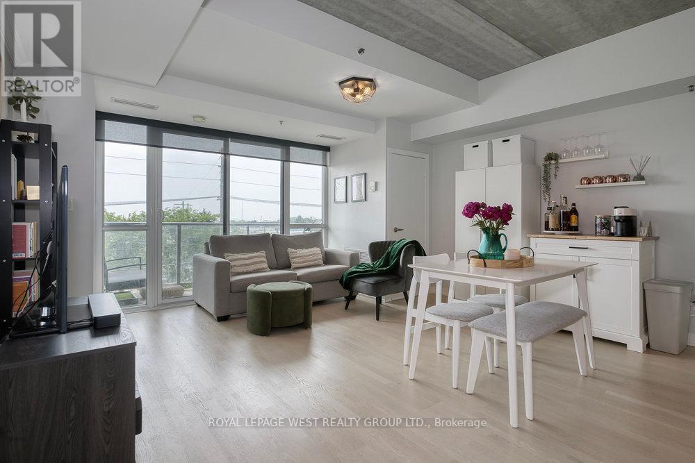 












301 - 51 LADY BANK ROAD

,
Toronto,




Ontario
M8Z0C9

