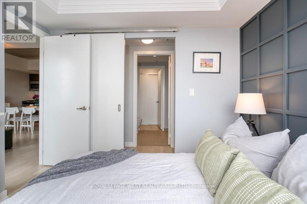 












301 - 51 LADY BANK ROAD

,
Toronto,




Ontario
M8Z0C9

