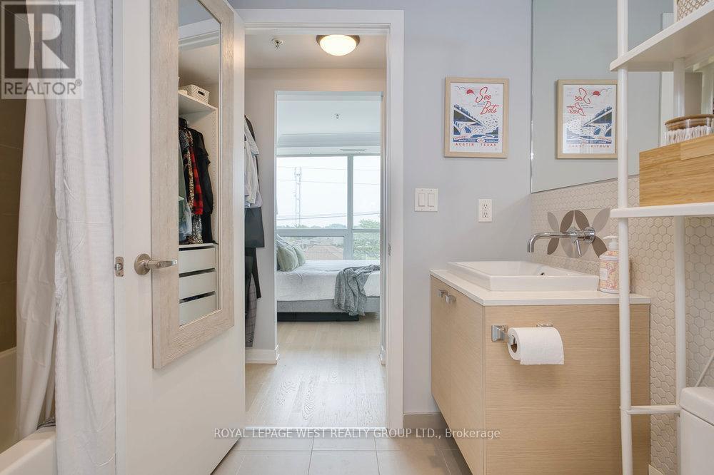 












301 - 51 LADY BANK ROAD

,
Toronto,




Ontario
M8Z0C9

