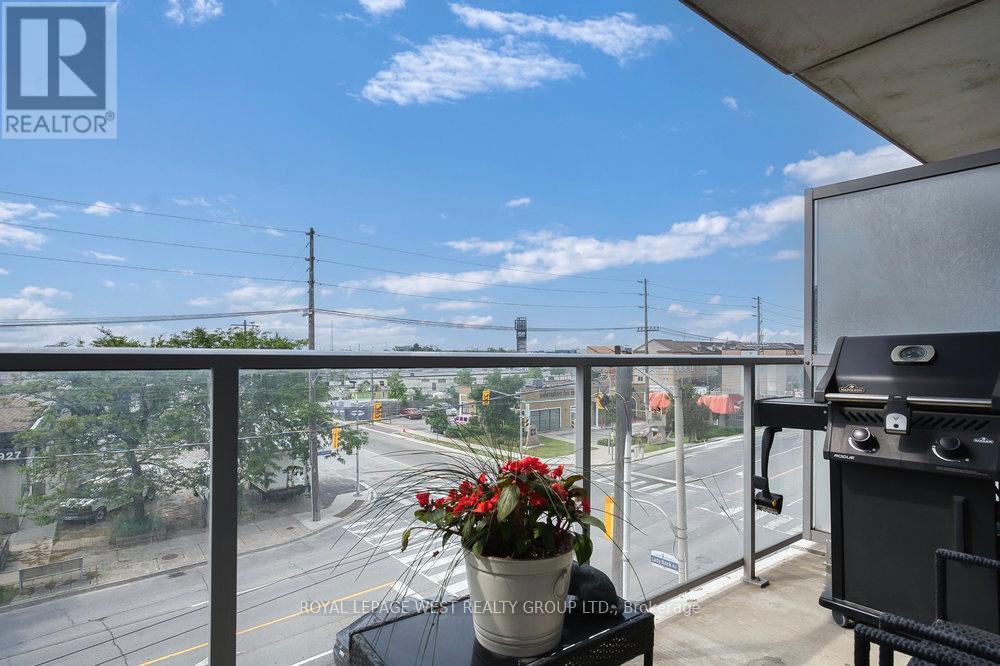 












301 - 51 LADY BANK ROAD

,
Toronto,




Ontario
M8Z0C9

