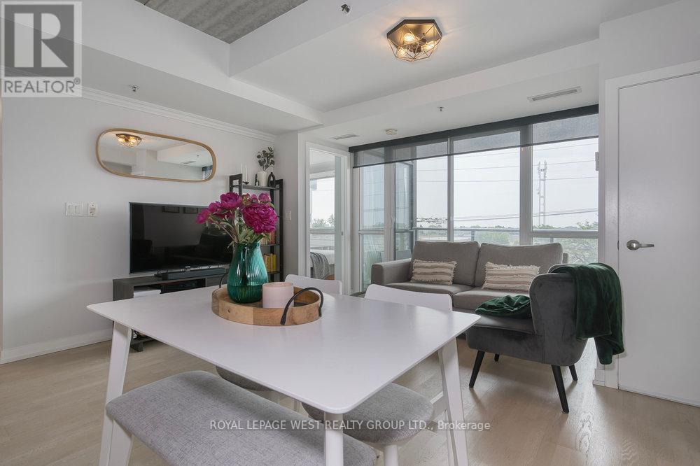 












301 - 51 LADY BANK ROAD

,
Toronto,




Ontario
M8Z0C9

