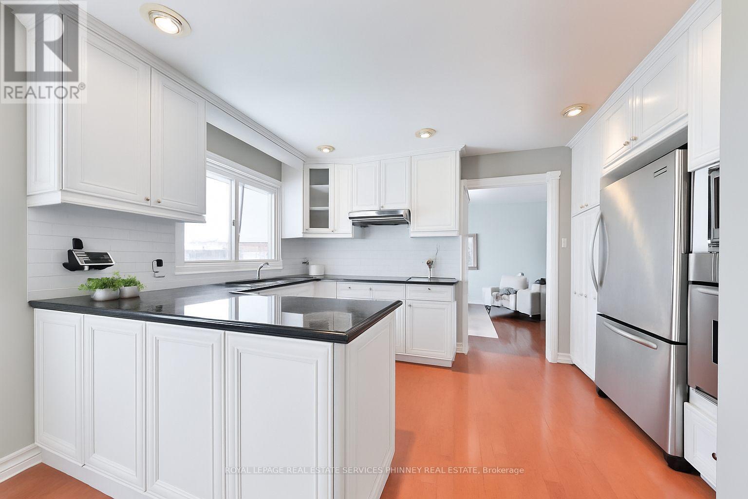 












1432 BRIDGESTONE LANE

,
Mississauga,




Ontario
L5J4E2

