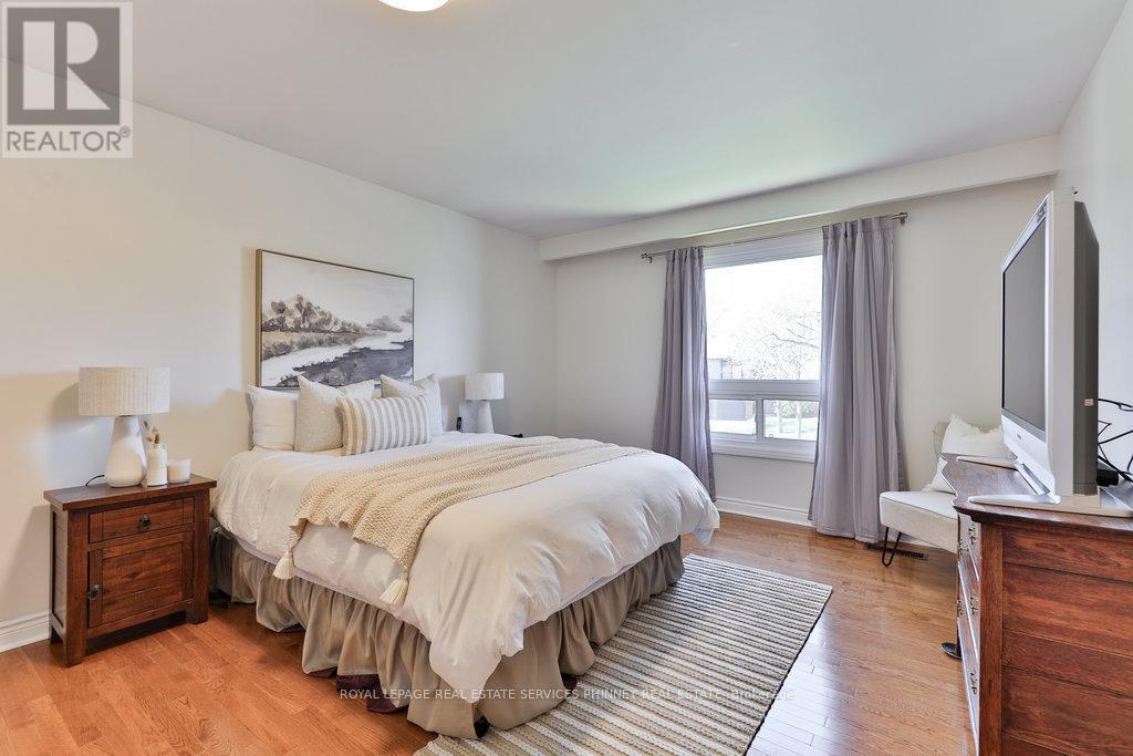 












1432 BRIDGESTONE LANE

,
Mississauga,




Ontario
L5J4E2

