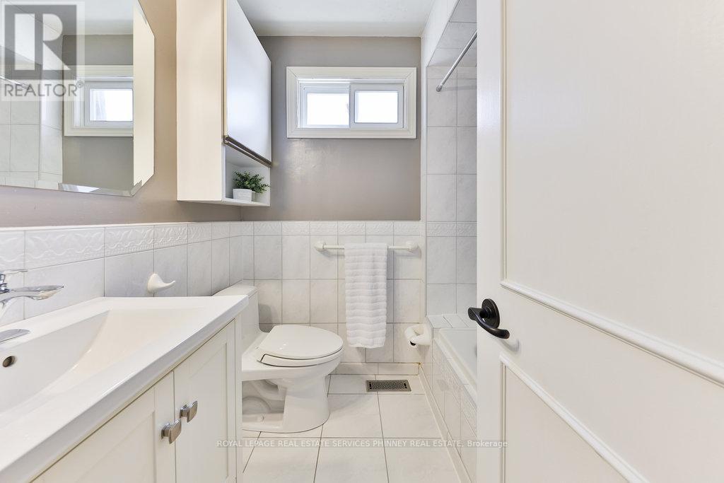












1432 BRIDGESTONE LANE

,
Mississauga,




Ontario
L5J4E2


