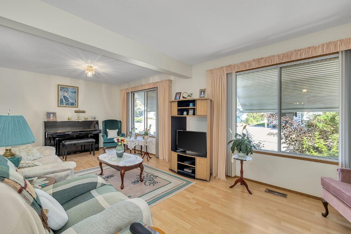 









17017


Snow

Avenue, 3,
Summerland,




BC
V0H 1Z6

