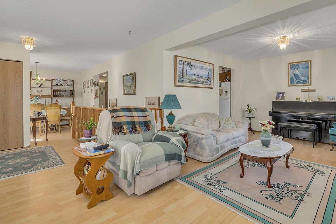









17017


Snow

Avenue, 3,
Summerland,




BC
V0H 1Z6

