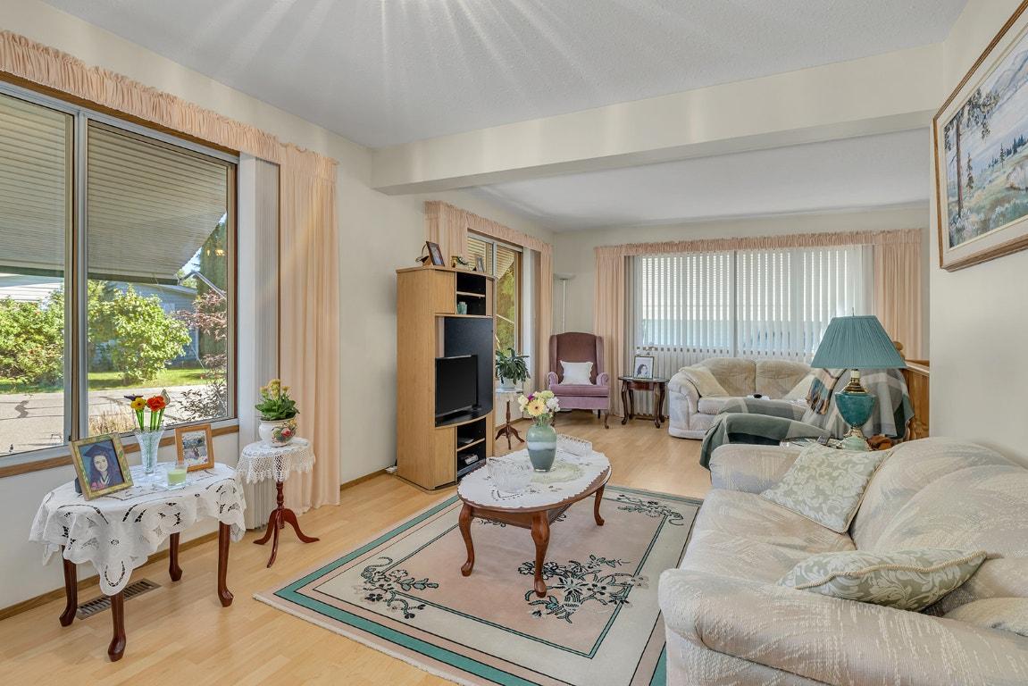 









17017


Snow

Avenue, 3,
Summerland,




BC
V0H 1Z6

