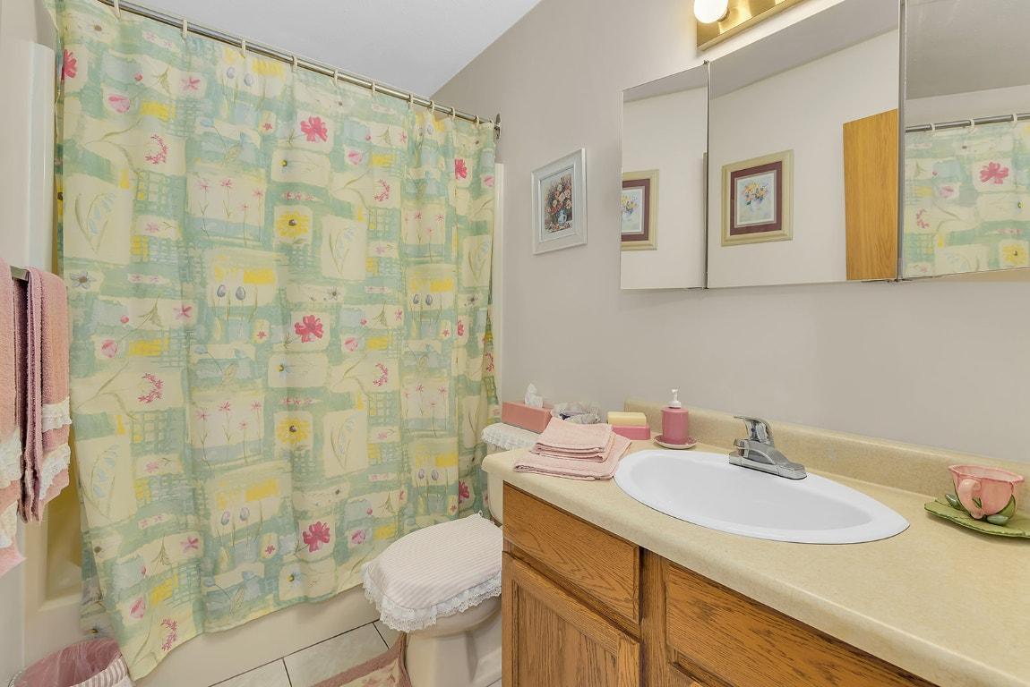 









17017


Snow

Avenue, 3,
Summerland,




BC
V0H 1Z6

