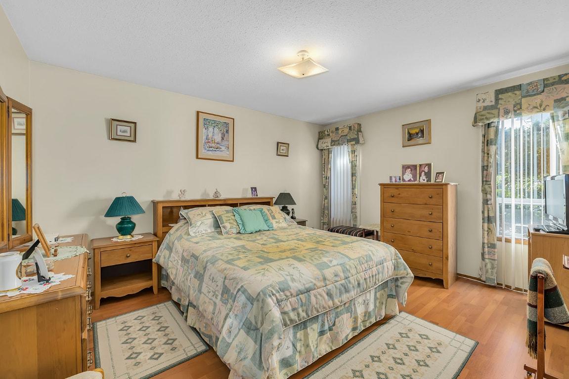









17017


Snow

Avenue, 3,
Summerland,




BC
V0H 1Z6

