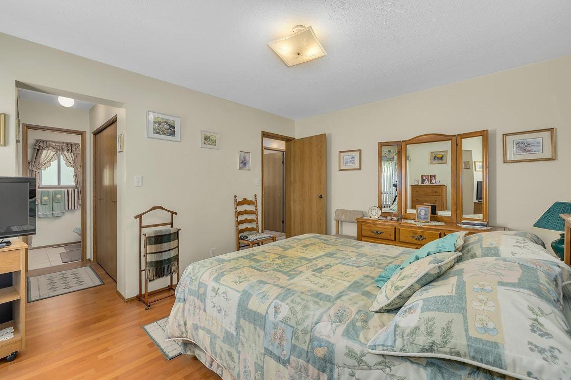 









17017


Snow

Avenue, 3,
Summerland,




BC
V0H 1Z6

