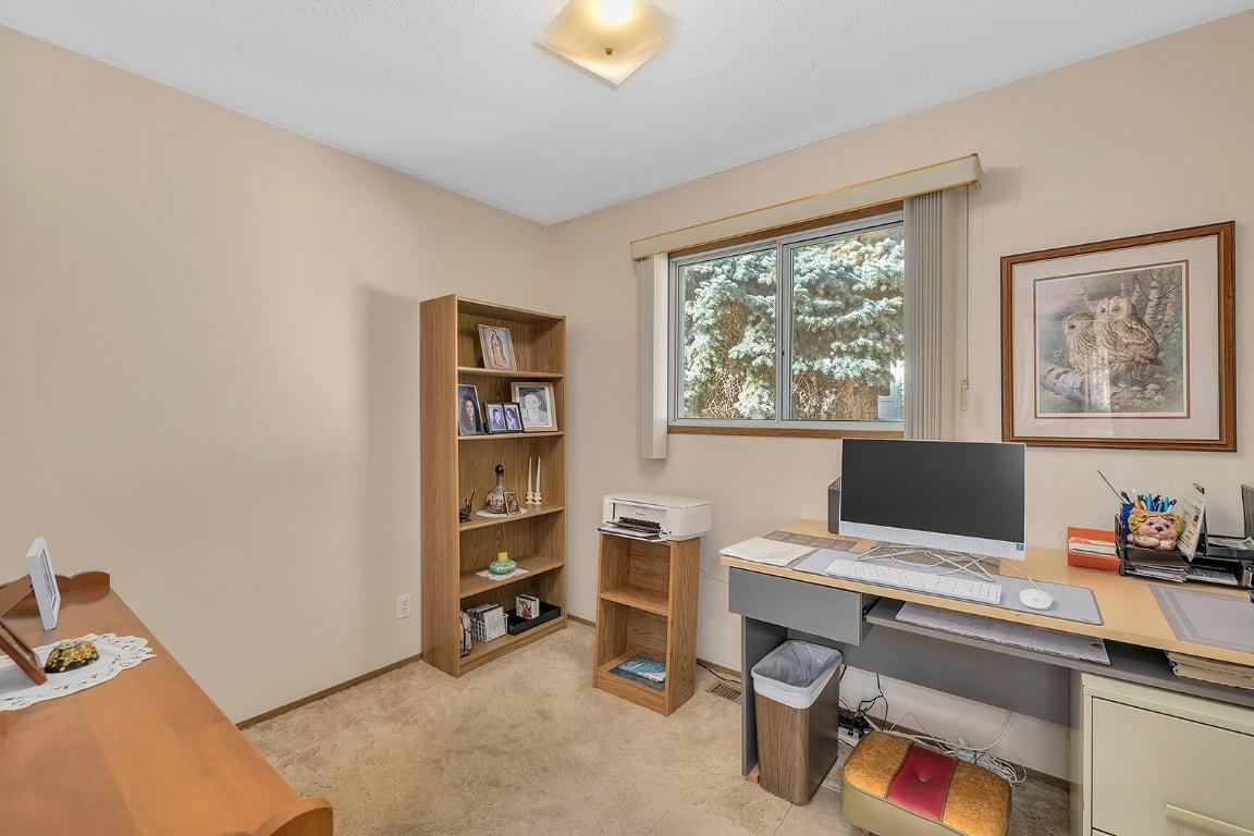 









17017


Snow

Avenue, 3,
Summerland,




BC
V0H 1Z6

