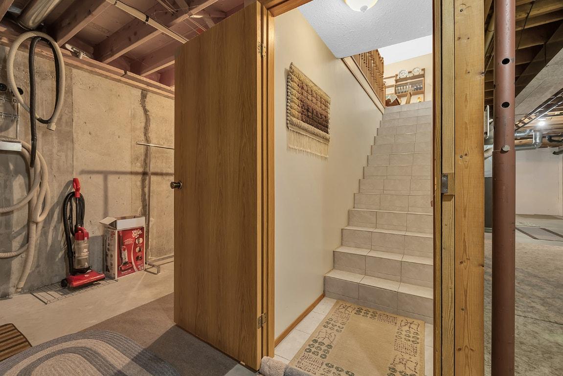 









17017


Snow

Avenue, 3,
Summerland,




BC
V0H 1Z6

