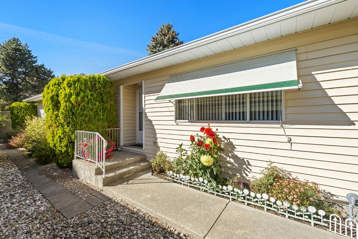 









17017


Snow

Avenue, 3,
Summerland,




BC
V0H 1Z6

