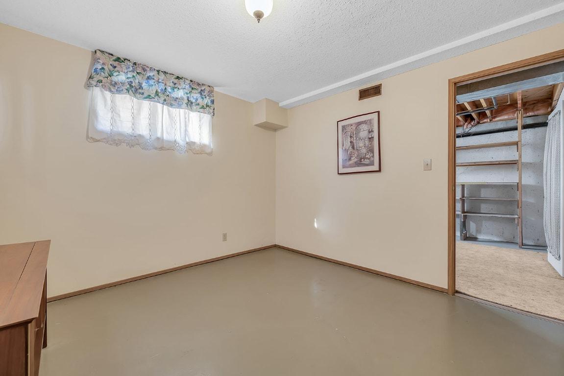 









17017


Snow

Avenue, 3,
Summerland,




BC
V0H 1Z6

