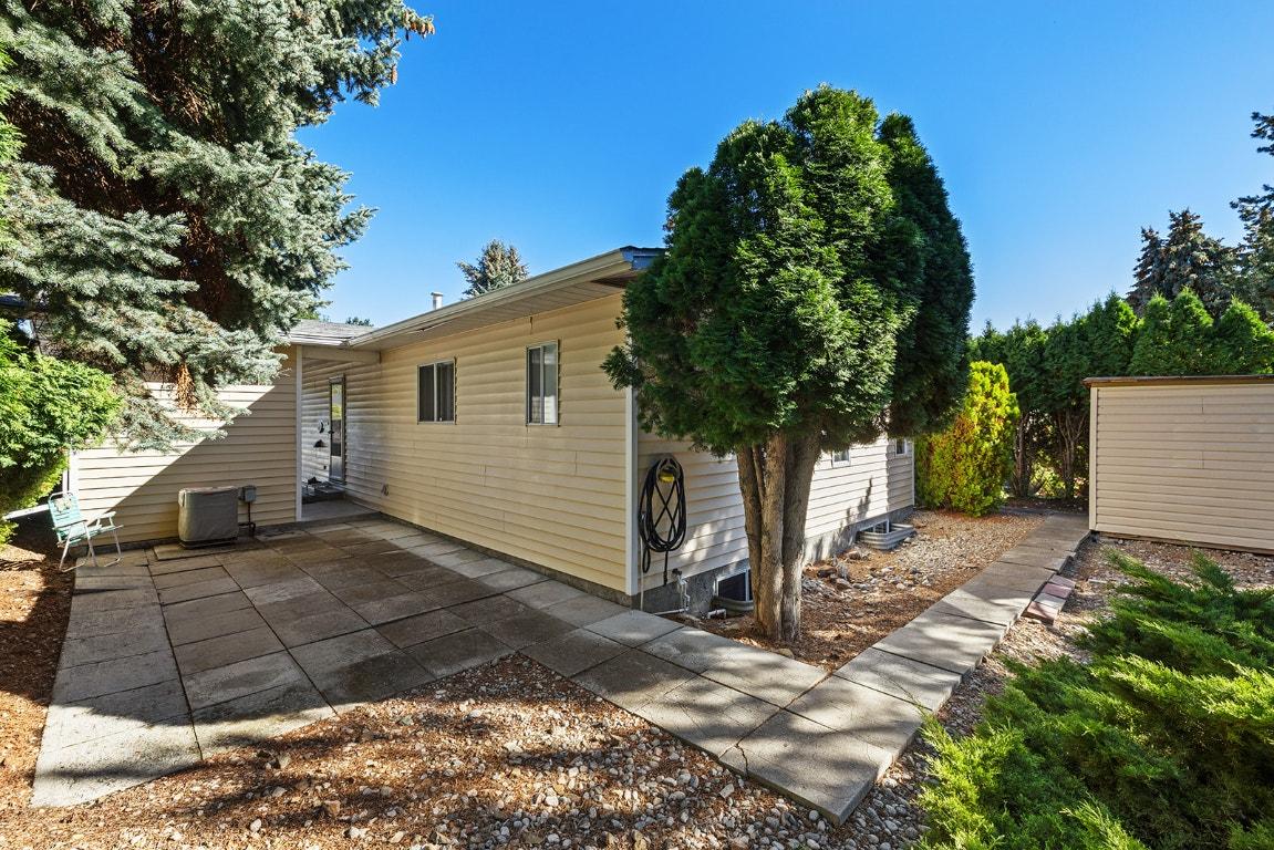 









17017


Snow

Avenue, 3,
Summerland,




BC
V0H 1Z6

