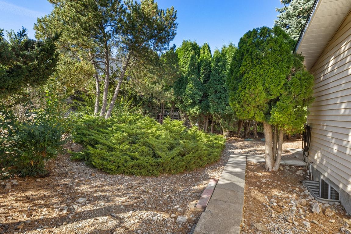 









17017


Snow

Avenue, 3,
Summerland,




BC
V0H 1Z6


